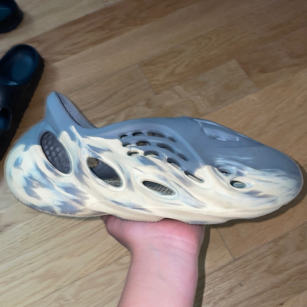 Adidas yeezy foam runner moon grey. (No box)